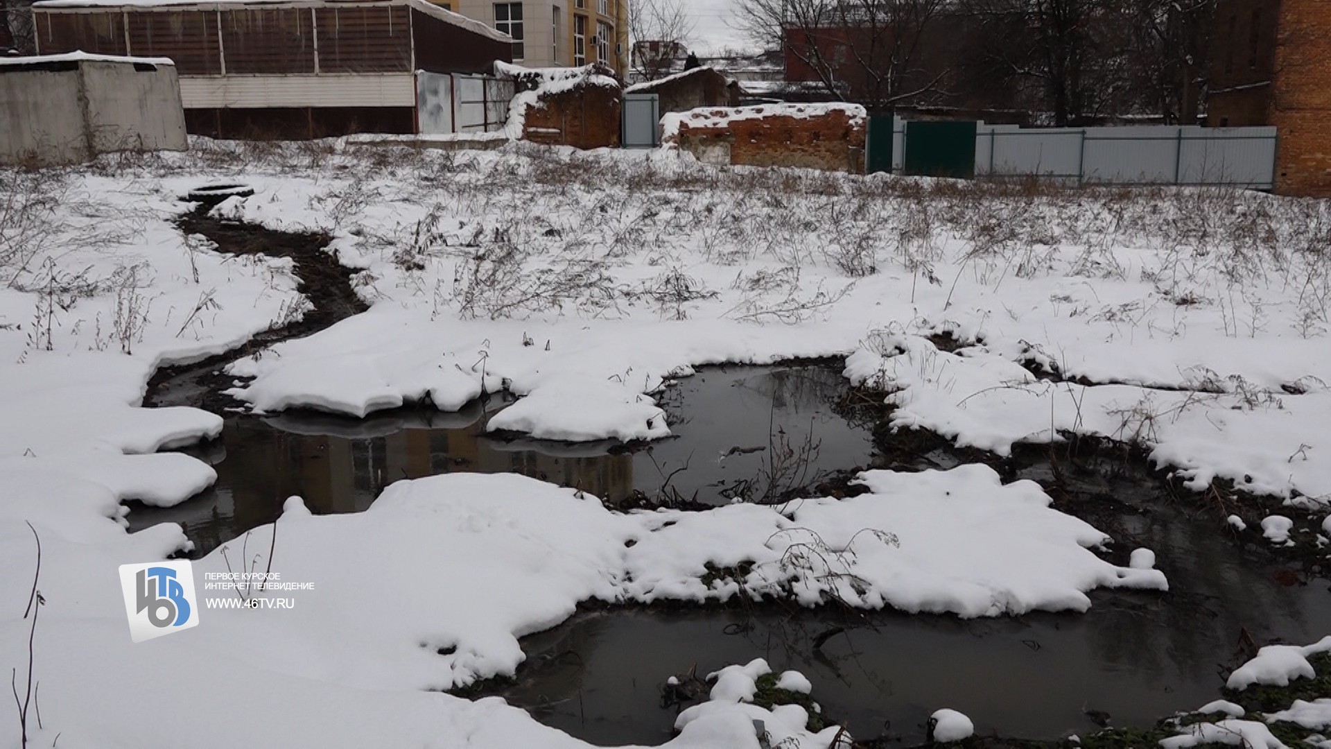 В центре Курска возле старинного Дома купца Переплетенко разлилось озеро  фекалий » 46ТВ Курское Интернет Телевидение